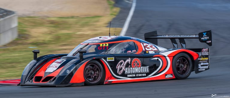 Modern circuit racing at Hampton Downs — motorsport photography by Ryan Watkinson