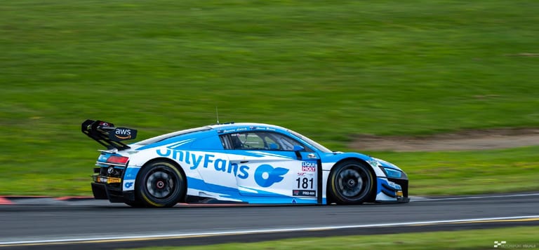 Modern circuit racing at Hampton Downs — motorsport photography by Ryan Watkinson