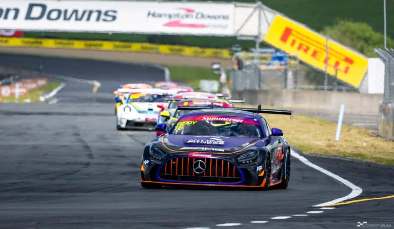 Modern circuit racing at Hampton Downs — motorsport photography by Ryan Watkinson